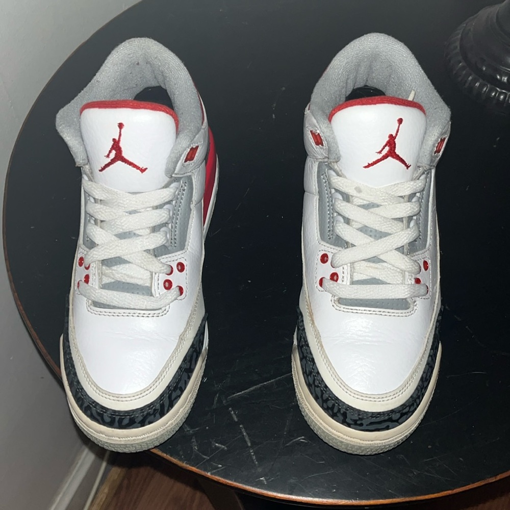 Women’s/Kids Jordan 3 fire red